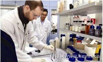 文科男發(fā)明了環(huán)保低碳的水性油墨 引發(fā)行業(yè)技術(shù)革命_企業(yè)專訪_中國包裝機(jī)械網(wǎng)